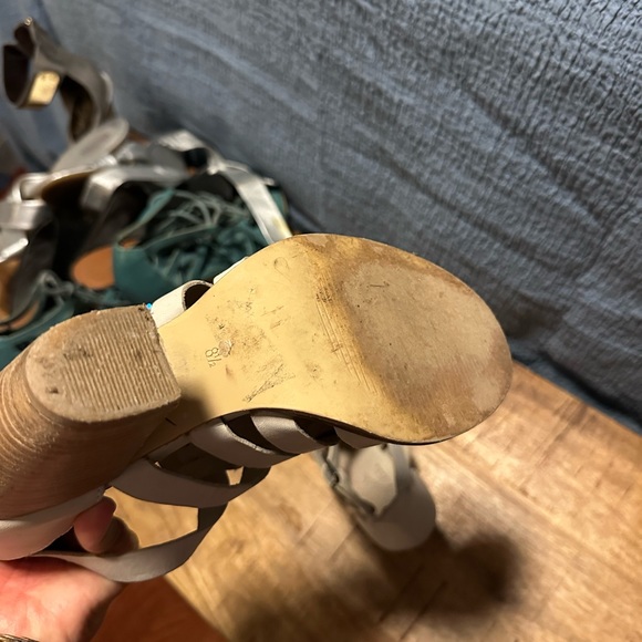 Seychelles Off White Strappy Heels - comfy & sexy - Picture 5 of 5